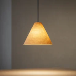 Lampade A Sospensione-Selezionato da Mazzolaluce Lampada a sospensione per isola cucina cono legno 30cm