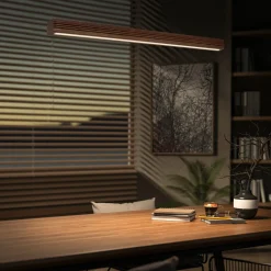 Lampadari Moderni-Selezionato da Mazzolaluce Lampada barra a sospensione di legno noce per tavolo soggiorno moderno