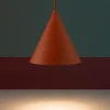 Lampade A Sospensione-Selezionato da Mazzolaluce Lampada cono a sospensione metallo colore mattone 21 cm