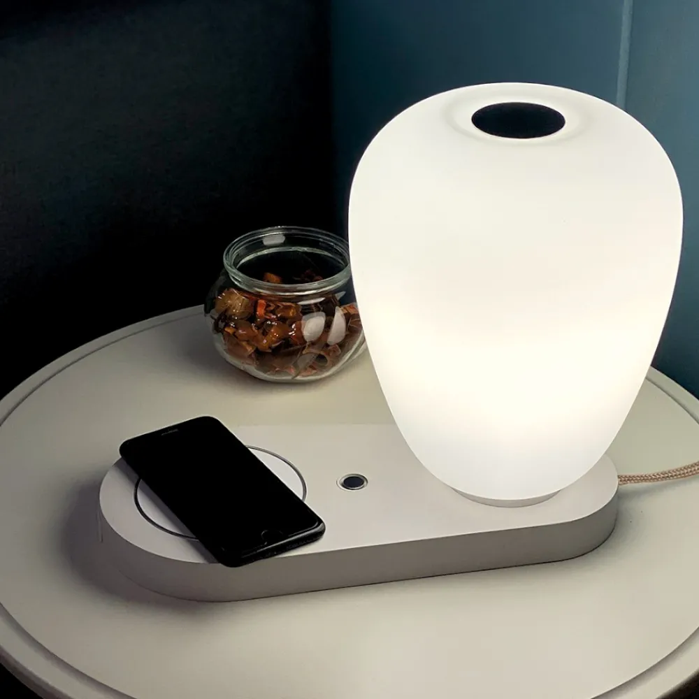 Abat Jour-Selezionato da Mazzolaluce Lampada da comodino per camera da letto usb caricatore wireless bianca moderna