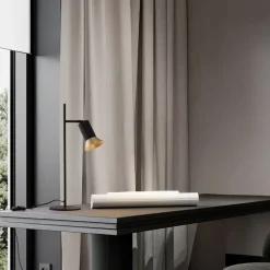 Lampade Da Tavolo-Selezionato da Mazzolaluce Lampada da scrivania design moderno orientabile