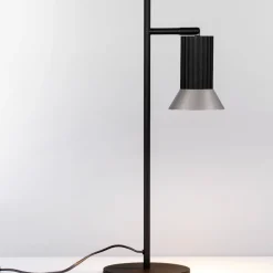 Lampade Da Tavolo-Selezionato da Mazzolaluce Lampada da scrivania nera orientabile minimal