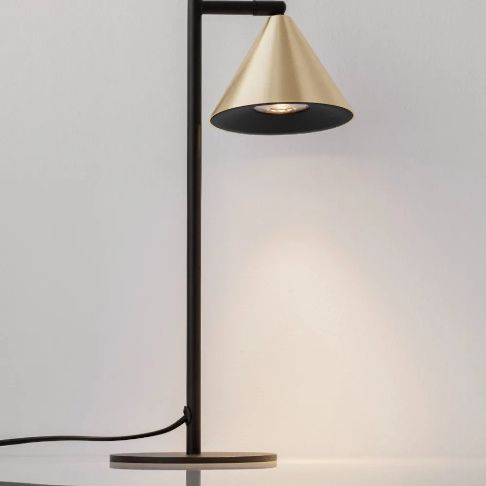 Lampade Da Tavolo-Selezionato da Mazzolaluce Lampada da tavolo moderna paralume a cono colore oro