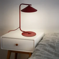 Lampade Da Tavolo-Selezionato da Mazzolaluce Lampada da tavolo rossa design moderna cono in metallo