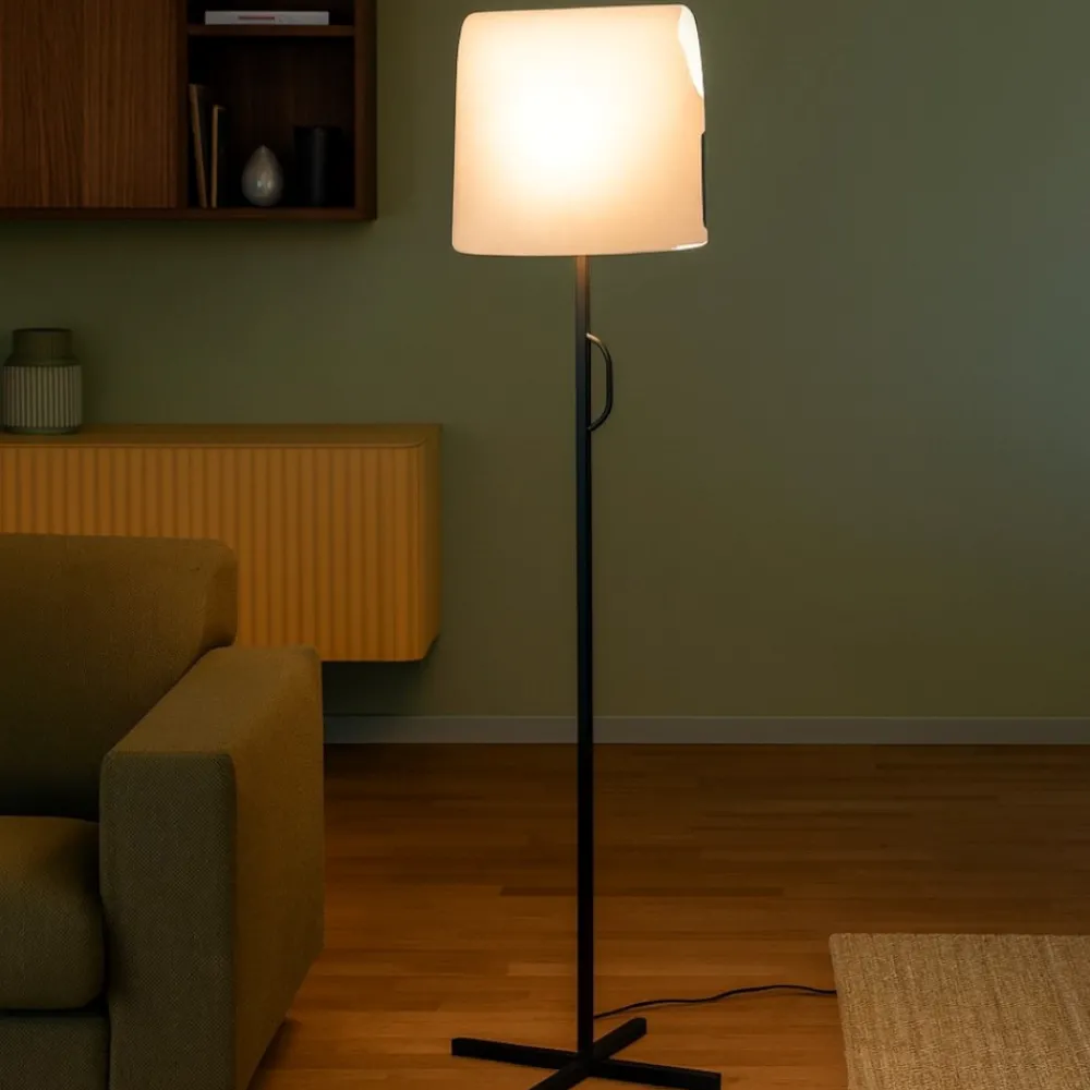 Lampade Da Terra-Selezionato da Mazzolaluce Lampada da terra per soggiorno design paralume pergamena beige
