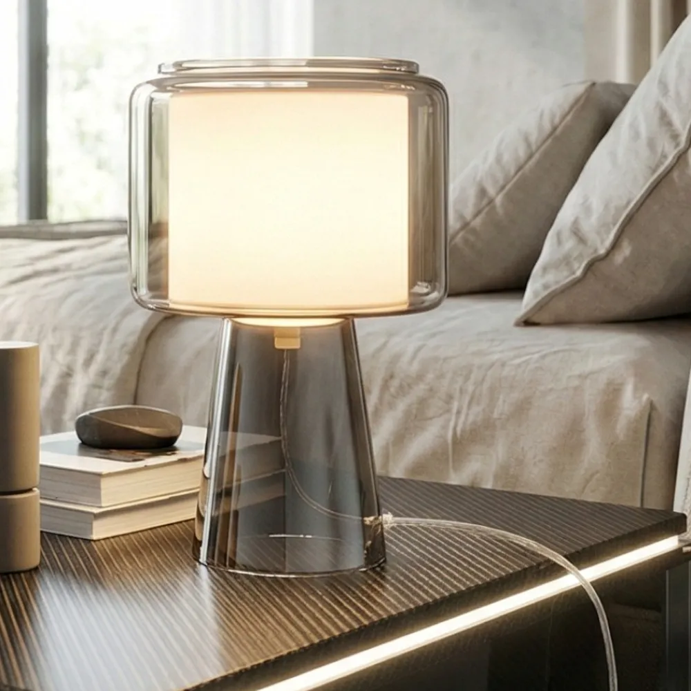 Abat Jour-Selezionato da Mazzolaluce Lampada in vetro cromo con paralume di tessuto per camera da letto