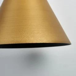 Lampade A Sospensione-Selezionato da Mazzolaluce Lampada led dimmerabile a sospensione cono alluminio colore cuoio