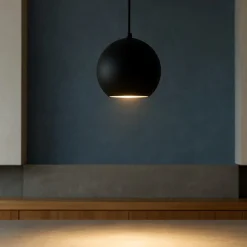 Lampade A Sospensione-Selezionato da Mazzolaluce Lampada led sfera nera per isola