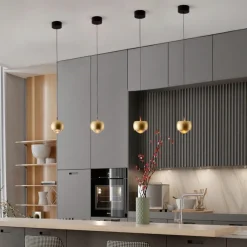 Lampade A Sospensione-Selezionato da Mazzolaluce Lampada oro a sospensione sfera per cucina