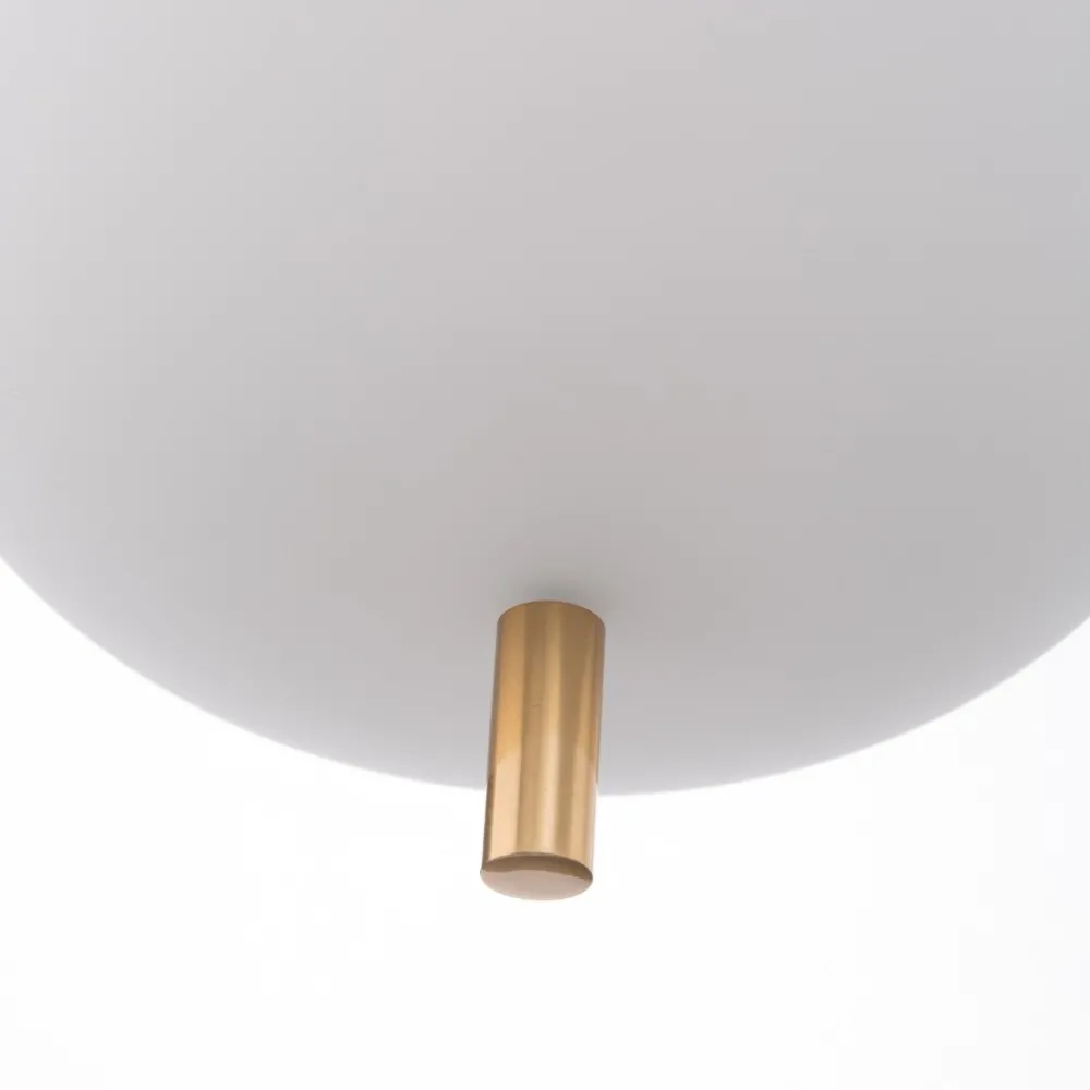 Lampade A Sospensione-Selezionato da Mazzolaluce Lampada pendente a sospensione sfera vetro bianco oro