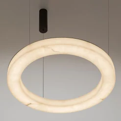 Lampadari Moderni-Selezionato da Mazzolaluce Lampadario anello circolare pietra effetto alabastro per soggiorno