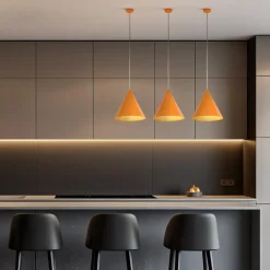 Lampadari Cucina-Selezionato da Mazzolaluce Lampadario arancione per cucina moderna forma cono 25cm