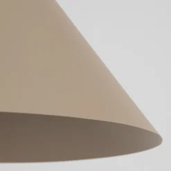 Lampadari Cucina-Selezionato da Mazzolaluce Lampadario a sospensione cono 33 cm di metallo sabbia per cucina moderna