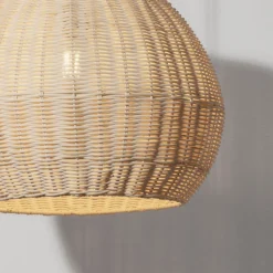 Lampadari Moderni-Selezionato da Mazzolaluce Lampadario a sospensione cupola di rattan naturale 39 cm per sala da pranzo