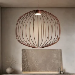 Lampadari Moderni-Selezionato da Mazzolaluce Lampadario a sospensione gabbia di metallo rosso mattone design moderno per soggiorno