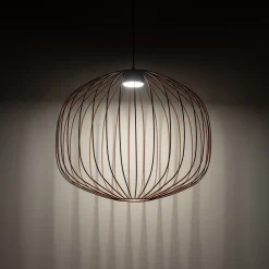 Lampadari Moderni-Selezionato da Mazzolaluce Lampadario a sospensione gabbia di metallo rosso mattone design moderno per soggiorno