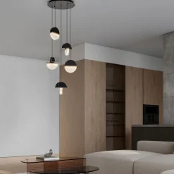 Lampadari Moderni-Selezionato da Mazzolaluce Lampadario a sospensione 5 pendenti in marmo nero e vetro per soggiorno moderno
