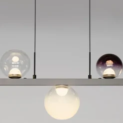 Lampadari Moderni-Selezionato da Mazzolaluce Lampadario a sospensione per soggiorno moderno sfere vetro opale fume viola