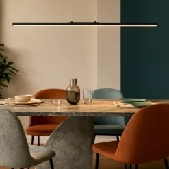Lampadari Moderni-Selezionato da Mazzolaluce Lampadario barra 151cm led nera moderna per tavolo