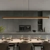 Lampadari Moderni-Selezionato da Mazzolaluce Lampadario barra di legno noce a sospensione led per sala da pranzo