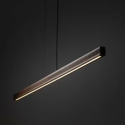 Lampadari Moderni-Selezionato da Mazzolaluce Lampadario barra di legno noce a sospensione led per sala da pranzo