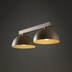 Lampadari Cucina-Selezionato da Mazzolaluce Lampadario bilanciere di legno cupole metallo sabbia per cucina