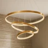 Lampadari Moderni-Selezionato da Mazzolaluce Lampadario 3 cerchi oro led per salone stile contemporaneo