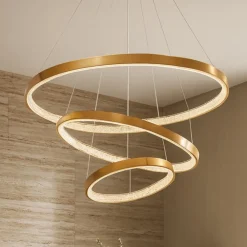 Lampadari Moderni-Selezionato da Mazzolaluce Lampadario 3 cerchi oro led per salone stile contemporaneo