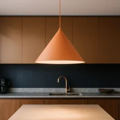Lampadari Cucina-Selezionato da Mazzolaluce Lampadario colore mattone 50 cm cono di metallo per cucina