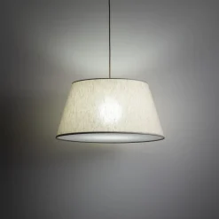 Lampadari Moderni-Selezionato da Mazzolaluce Lampadario cono a sospensione in tessuto beige