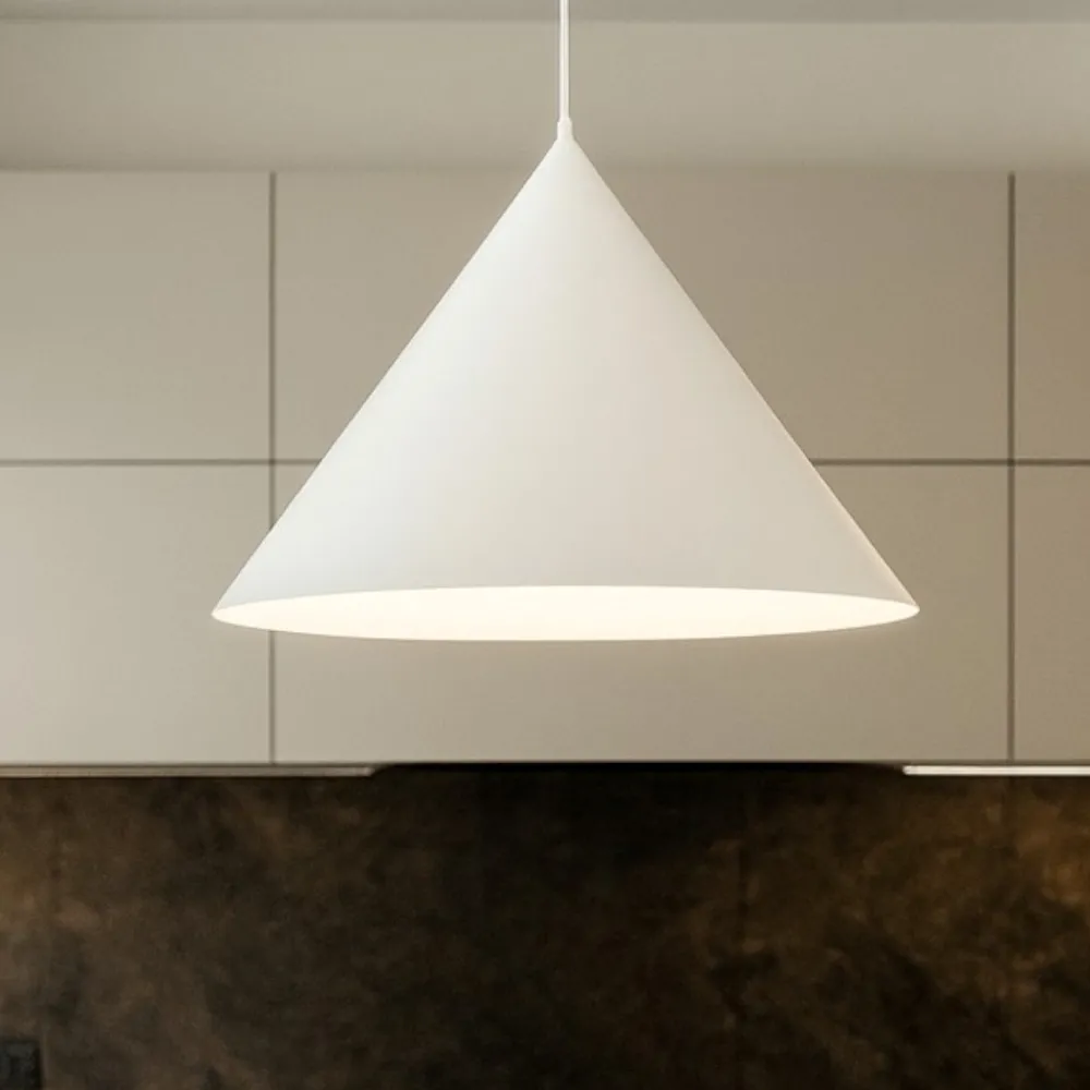 Lampadari Cucina-Selezionato da Mazzolaluce Lampadario cono bianco 50 cm per sala da pranzo