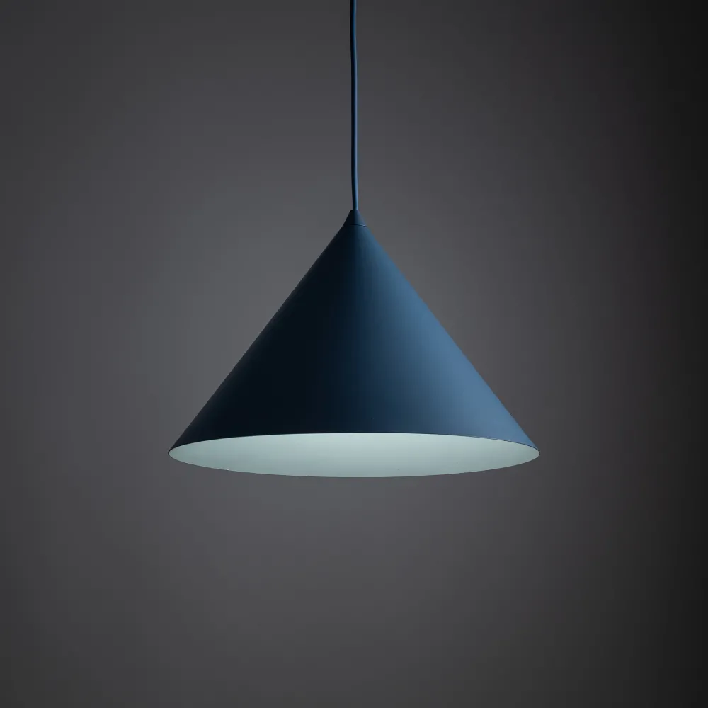 Lampade A Sospensione-Selezionato da Mazzolaluce Lampadario cono 33 cm blu a sospensione di metallo per cucina