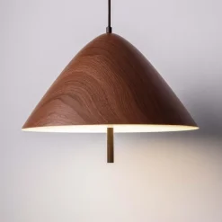 Lampadari Cucina-Selezionato da Mazzolaluce Lampadario cono effetto legno led 17w 3000k per cucina