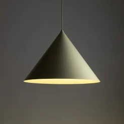 Lampadari Cucina-Selezionato da Mazzolaluce Lampadario cono verde 50 cm a sospensione di metallo per cucina moderna