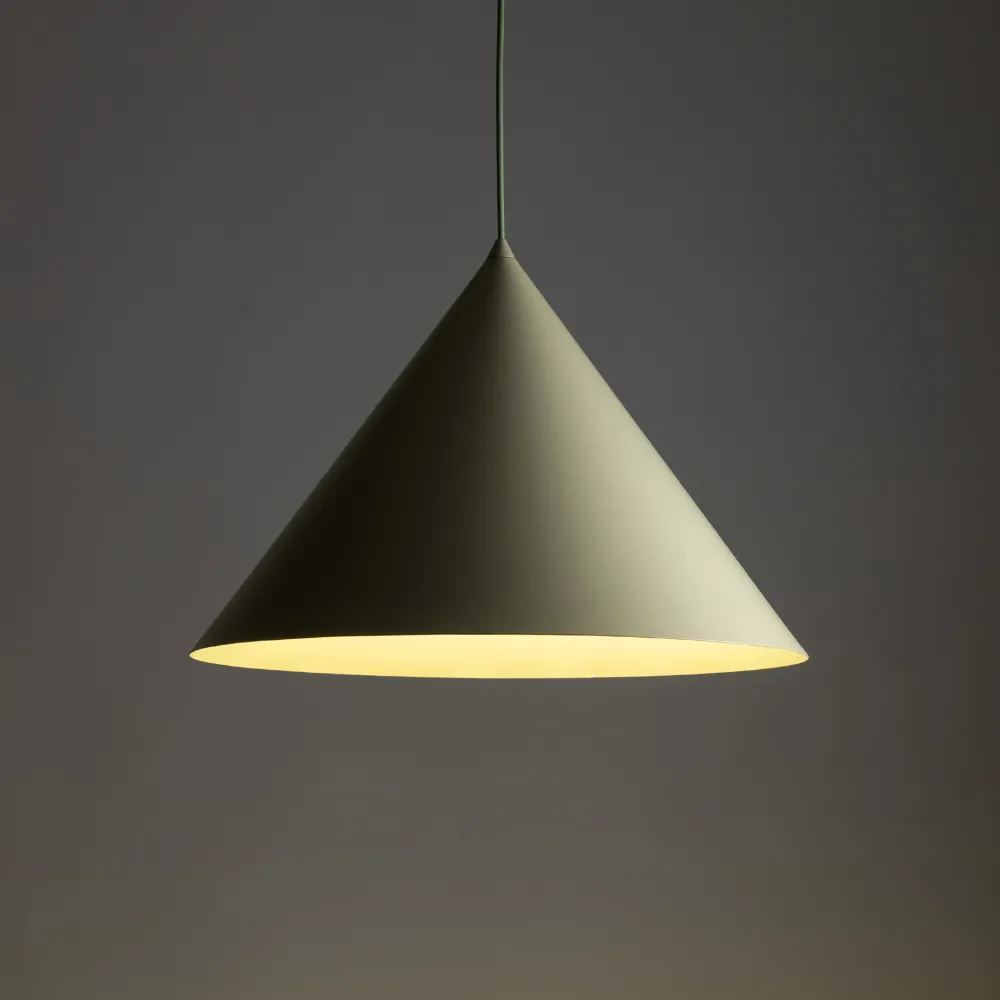 Lampadari Cucina-Selezionato da Mazzolaluce Lampadario cono verde 50 cm a sospensione di metallo per cucina moderna