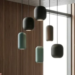 Lampadari Moderni-Selezionato da Mazzolaluce Lampadario con pendenti a sospensione multicolor moderno per soggiorno
