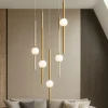 Lampadari Moderni-Selezionato da Mazzolaluce Lampadario con pendenti oro sfere vetro per soggiorno