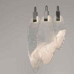 Lampadari Moderni-Selezionato da Mazzolaluce Lampadario con petali in vetro pendenti per tavolo soggiorno