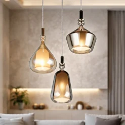 Lampadari Moderni-Selezionato da Mazzolaluce Lampadario con 3 vetri multicolor pendeti per soggiorno moderno