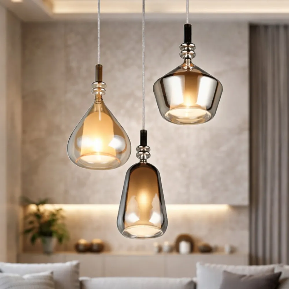 Lampadari Moderni-Selezionato da Mazzolaluce Lampadario con 3 vetri multicolor pendeti per soggiorno moderno