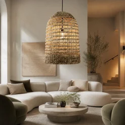 Lampadari Moderni-Selezionato da Mazzolaluce Lampadario cupola di rattan e giacinto essiccato per soggiorno