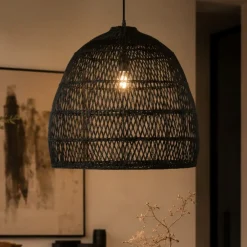 Lampadari Moderni-Selezionato da Mazzolaluce Lampadario cupola di rattan nero per soggiorno sala da pranzo