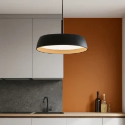Lampadari Cucina-Selezionato da Mazzolaluce Lampadario cupola nero effetto legno per cucina moderna