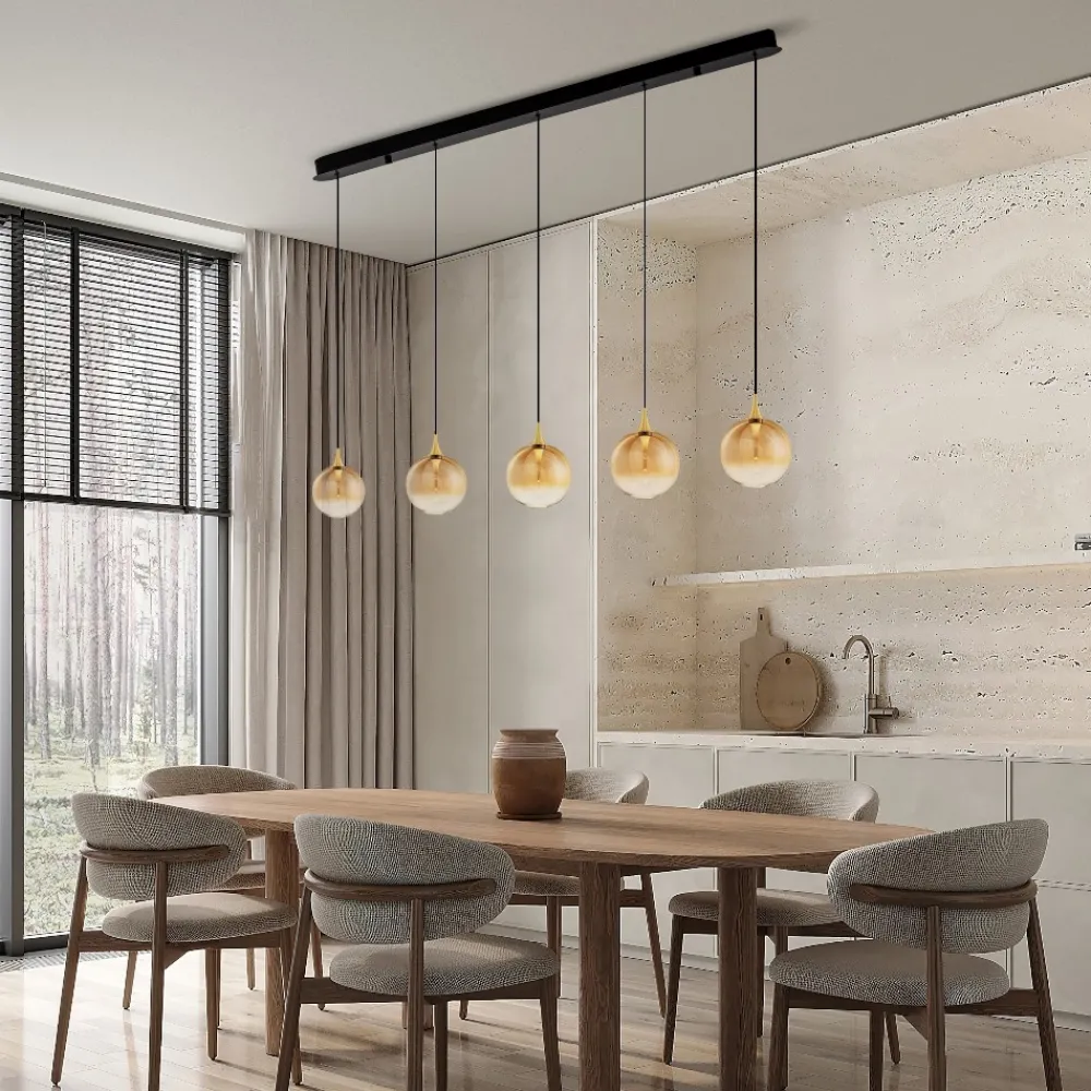 Lampadari Cucina-Selezionato da Mazzolaluce Lampadario da cucina con sfere pendenti vetro ambra