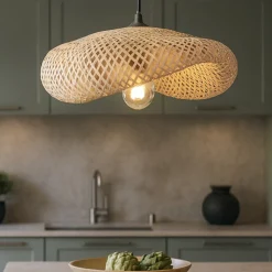 Lampadari Cucina-Selezionato da Mazzolaluce Lampadario da cucina in rattan e bambu'