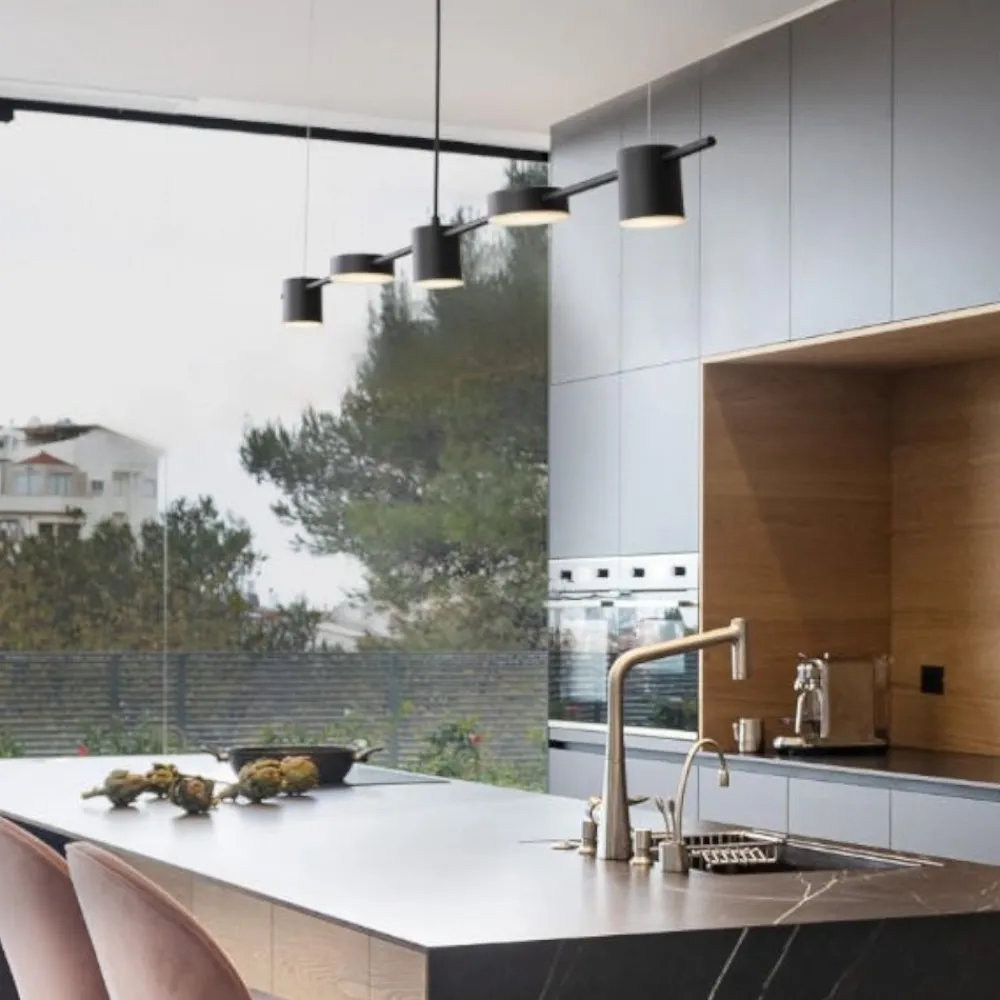 Lampadari Cucina-Selezionato da Mazzolaluce Lampadario da cucina nero orizzontale per tavolo isola