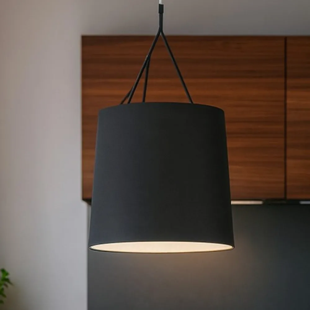 Lampadari Cucina-Selezionato da Mazzolaluce Lampadario da cucina paralume nero cilindro design