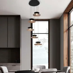 Lampadari Moderni-Selezionato da Mazzolaluce Lampadario design con pendenti nero oro per da pranzo moderna