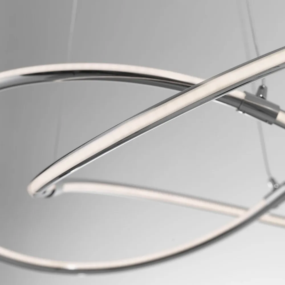 Lampadari Moderni-Selezionato da Mazzolaluce Lampadario design cromato per soggiorno moderno