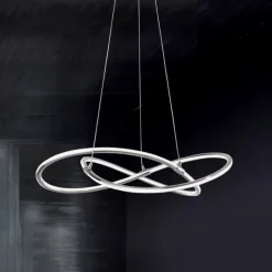 Lampadari Moderni-Selezionato da Mazzolaluce Lampadario design cromato per soggiorno moderno